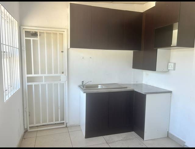 3,501M² BUSINESS TO LET IN MONDEOR